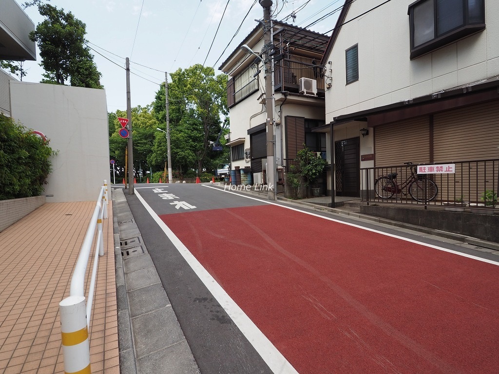 パラッシオ赤塚公園　前面道路